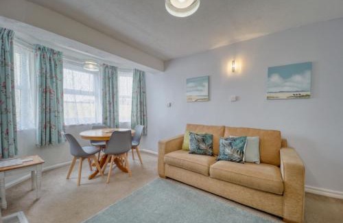 Paignton Casa | Apartment 7 - 1 bedroom Sea front location - Step free access from rear - Free Parking