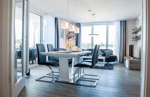 Eckernfoerde Apartamento | Apartment 9 "Am alten Leuchtturm", Blickrichtung Innenstadt, Binnenhafen West, seitlicher Meerblick, Hafenspitze
