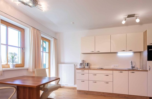 Schildlehen Otro | Apartment/apartment, shower, toilet, balcony - Pension Stoffenbauer
