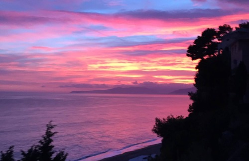 Finale Ligure Apartamento | Apartamento con maravillosas vistas al mar.
