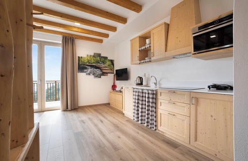Tremosine Apartamento | Apartamento 'Agriturismo Hegemone Bosco' con vistas a la montaña, terraza privada y Wi-Fi