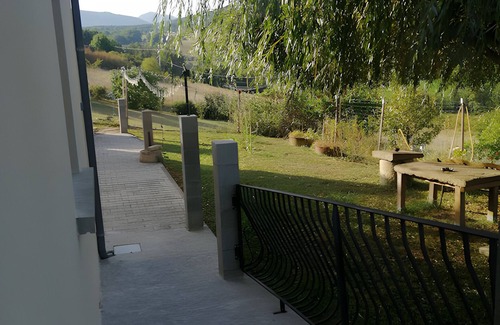 Bourdeaux Apartamento | Apartamento 'À La Campagne' con Vista a la Montaña, Terraza Privada y Wi-Fi