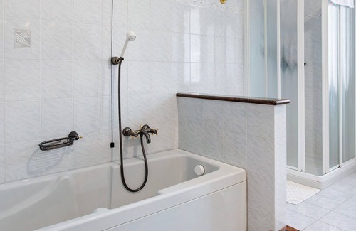 Malonno Apartamento | Apartamento "Acero Rosso" con vistas a la montaña, terrazas privadas y Wi-Fi