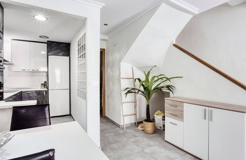 Monte Faro Apartamento | Apartamento 'Adosado En Gran Alacant Santa Pola' con piscina compartida, Wi-Fi y aire acondicionado.
