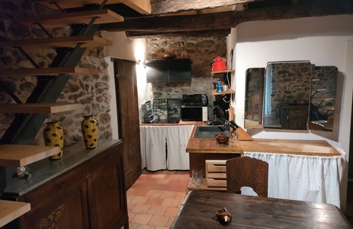 Balagueres Casa | Apartment 'Aile 2 Personnes Maison Ancienne' with Mountain View, Private Terrace and Wi-Fi