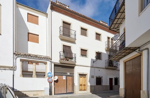 Centro histórico de Baeza Apartamento | Apartment 'Aires De Baeza' with Balcony, Wi-Fi and Air Conditioning