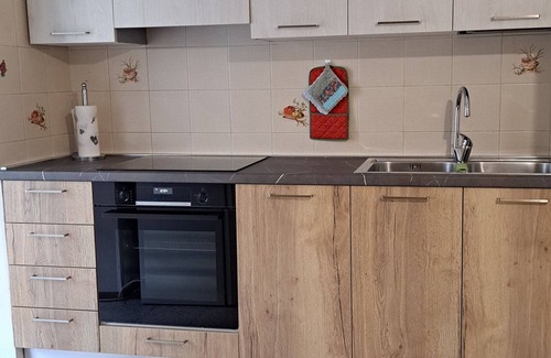 Dimaro Apartamento | Apartamento "Al Sasso Rosso" con vistas a la montaña y balcón