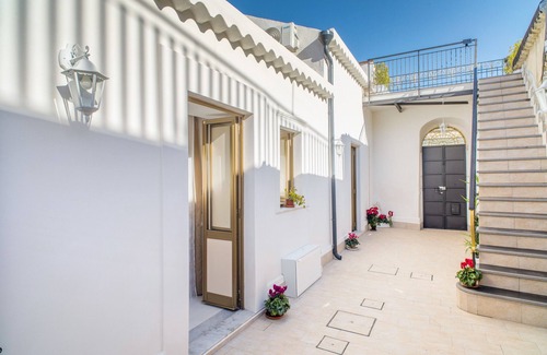Viagrande Casa | Apartamento "Alba 2" con terraza compartida y Wi-Fi