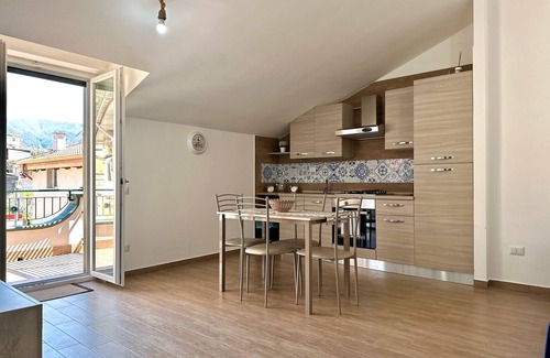 Piazza-Tralia-Pendolo Apartamento | Apartamento 'Alba E Tramonto' con vistas a la montaña, Wi-Fi y aire acondicionado
