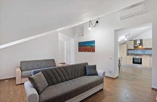 Piazza-Tralia-Pendolo Apartamento | Apartamento 'Alba' con vistas a la montaña, Wi-Fi y aire acondicionado