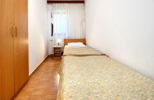 Valica Apartamento | Apartment Albina-2 by Interhome