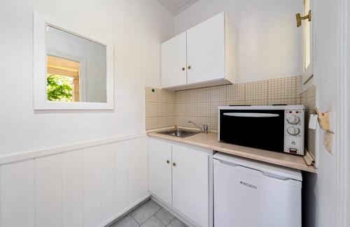 Roda Apartamento | Apartamento 'Alexandros Studios 10' con piscina compartida, Wi-Fi y aire acondicionado
