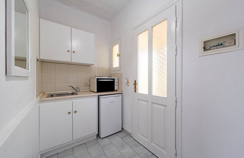 Roda Apartamento | Apartamento 'Alexandros Studios 10' con piscina compartida, Wi-Fi y aire acondicionado