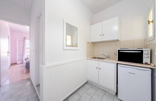 Roda Apartamento | Apartamento 'Alexandros Studios 10' con piscina compartida, Wi-Fi y aire acondicionado