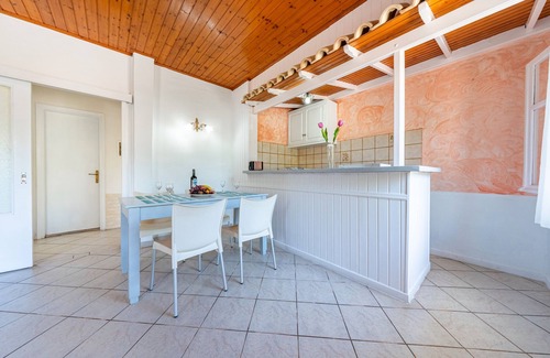 Roda Apartamento | Apartamento 'Alexandros Two Bedroom 3' con piscina compartida, Wi-Fi y aire acondicionado