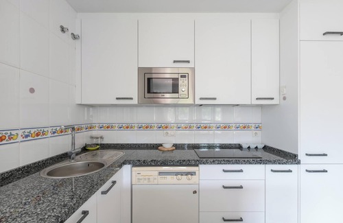 Alhaurín el Grande Apartamento | Apartamento Alhaurín Golf con vistas a la montaña, piscina, Wi-Fi, A/C, terraza y jardín