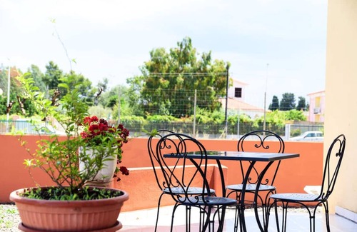 Villa San Pietro Apartamento | "Apartamento Alice" con vistas a la montaña, Wi-Fi, aire acondicionado, terraza y jardín