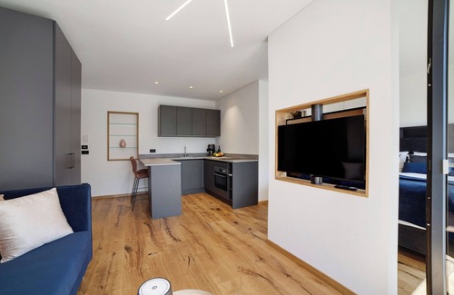 Rifiano Apartamento | Apartamento "Alivo Living Apartment Aurora" con vistas a la montaña y jardín
