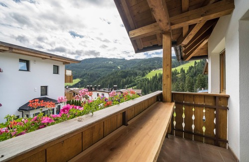 Racines Apartamento | Apartamento 'Alpenspitz Mareiterstein' con vistas a la montaña, jardín compartido y Wi-Fi