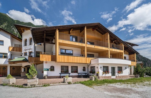 Racines Apartamento | Apartamento 'Alpenspitz Appartement Saxner 2' con vistas a la montaña, jardín compartido y Wi-Fi