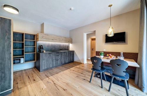 Racines Apartamento | Apartamento 'Alpenspitz Appartment Jaufen 2' con vistas a la montaña, jardín compartido y Wi-Fi