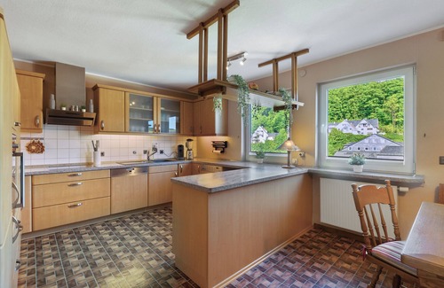 Bad Fredeburg Apartamento | Apartamento 'Am Hügel' con vistas a la montaña, terraza privada y Wi-Fi