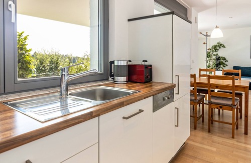 Daisendorf Apartamento | Apartamento 'Am Lichtenberg' con vistas al lago, terraza privada y Wi-Fi