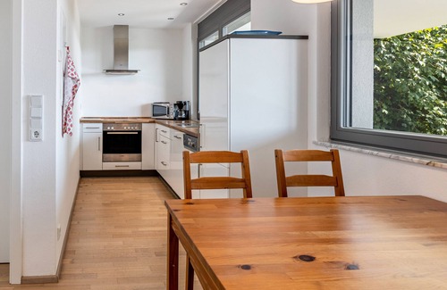 Daisendorf Apartamento | Apartamento 'Am Lichtenberg' con vistas al lago, terraza privada y Wi-Fi