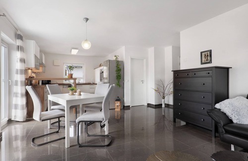 Jockgrim Apartamento | Apartamento 'Am Otterbach' con balcón y Wi-Fi