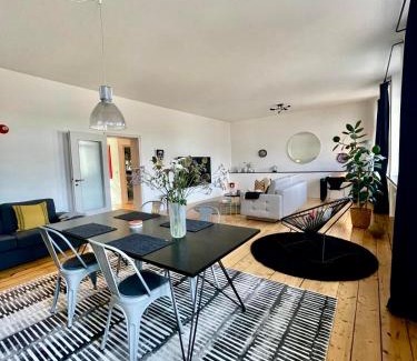 Ruhrort Apartamento | Apartment "Am Rheinorange" LOFTSTYLE, 75 Zoll TV, Netflix & Prime, Boxspringbett