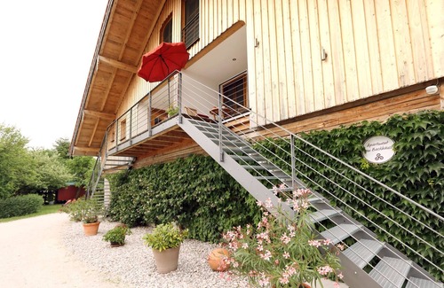 Traunreut Apartamento | Apartamento en el estanque