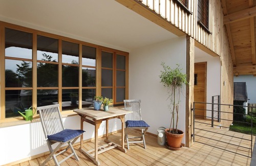 Traunreut Apartamento | Apartamento en el estanque