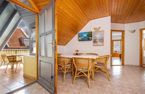 Balatonmariafurdo Apartamento | Apartment Amarillo 1 by Interhome