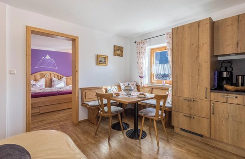 Mittenwald Apartamento | Apartamento 'Amethyst' Cerca del remonte con vistas a la montaña, Wi-Fi y balcón