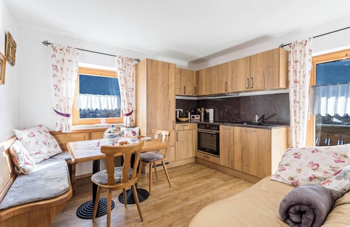Mittenwald Apartamento | Apartamento 'Amethyst' Cerca del remonte con vistas a la montaña, Wi-Fi y balcón