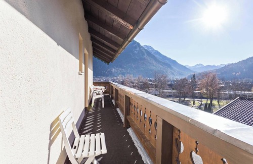 Mittenwald Apartamento | Apartamento 'Amethyst' Cerca del remonte con vistas a la montaña, Wi-Fi y balcón