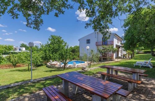Jehnici Apartamento | Apartment Ana-2 by Interhome