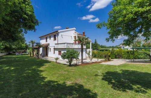 Jehnici Apartamento | Apartment Ana-2 by Interhome