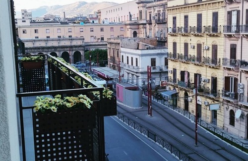 Corso dei Mille - Sant'Erasmo Apartamento | APARTAMENTO Y PLAZA DE PARKING EN EL CENTRO DE PALERMO
