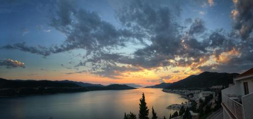Neum Casa | Apartment and Rooms Barbaric