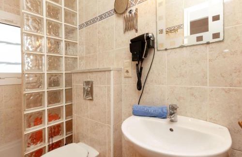 L'Escala Apartamento | Apartment Anfora 9 by Interhome