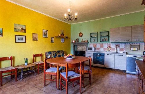 Dongo Apartamento | Apartamento Angela by Interhome