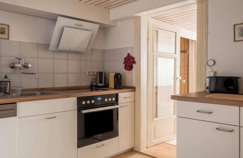 Altstadt Apartamento | Apartment "Angelika" in Urban Heritage House near Lake Constance with Wi-Fi & Patio