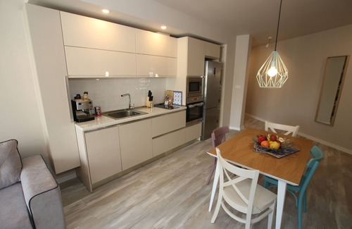 Varna Apartamento | APARTAMENTO ANGELOV 1, Apartamento de 1 dormitorio con balcón y vista a la ciudad, 80 metros cuadrados