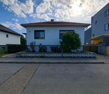 Marchegg Casa | Apartment Anna - Austrian country house in Marchfeld im Weinviertel