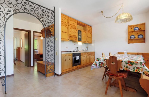 Brentonico Apartamento | Apartamento 'Antonia' con Vista a la Montaña, Terraza Privada y Wi-Fi
