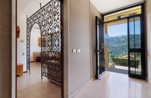 Brentonico Apartamento | Apartamento 'Antonia' con Vista a la Montaña, Terraza Privada y Wi-Fi