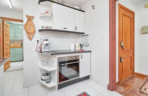Velilla-Taramay Apartamento | Apartamento 'Ap Tesorillo Primera Línea De Playa' con vistas al mar, Wi-Fi y aire acondicionado.