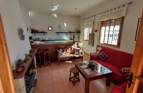 Velez Rubio Apartamento | Apartamento 'Apartamento Membrillo' con vistas a la montaña, Wi-Fi y aire acondicionado