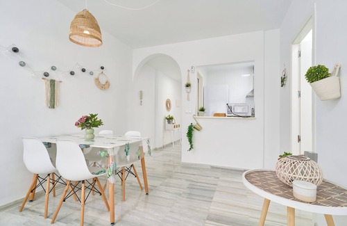 Polopos Apartamento | Apartamento 'Apartamento Costa Sol' con piscina compartida, terraza privada y aire acondicionado.